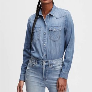 Two pocket western collared shirt in medium indigo